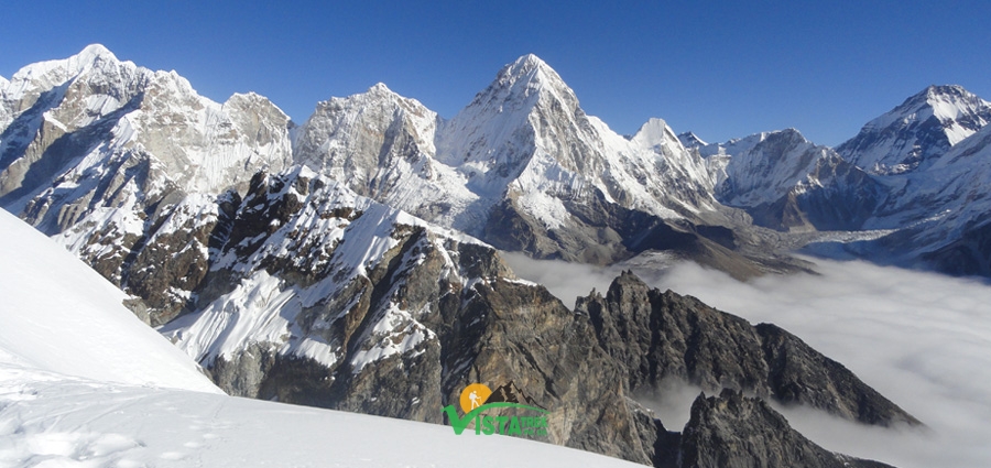 SCALATA ALLA CIMA DEL MONTE LOBUCHE